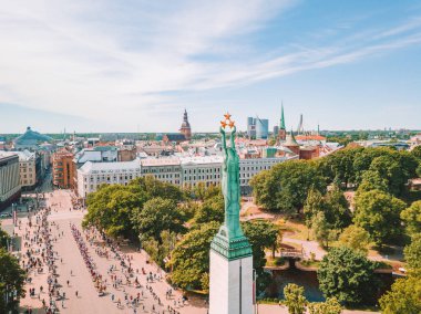 20 Mayıs 2018. Riga, Letonya. Anıtı Milda merkezi Riga Uluslararası Lattelecom maraton sırasında havadan görünümü.