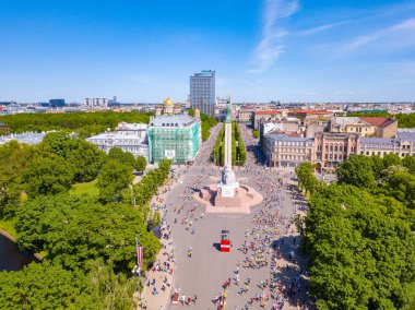 20 Mayıs 2018. Riga, Letonya. Anıtı Milda merkezi Riga Uluslararası Lattelecom maraton sırasında havadan görünümü.  