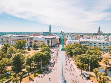 20 Mayıs 2018. Riga, Letonya. Anıtı Milda merkezi Riga Uluslararası Lattelecom maraton sırasında havadan görünümü.