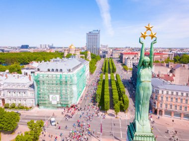 20 Mayıs 2018. Riga, Letonya. Anıtı Milda merkezi Riga Uluslararası Lattelecom maraton sırasında havadan görünümü.