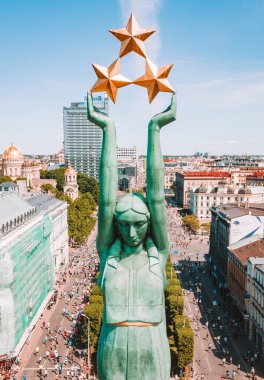 20 Mayıs 2018. Riga, Letonya. Anıtı Milda merkezi Riga Uluslararası Lattelecom maraton sırasında havadan görünümü.