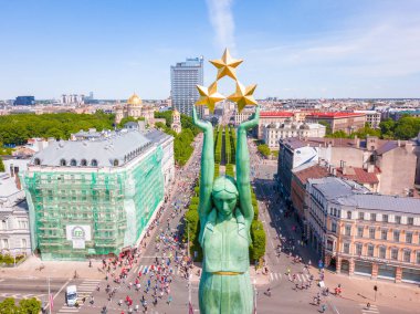 20 Mayıs 2018. Riga, Letonya. Anıtı Milda merkezi Riga Uluslararası Lattelecom maraton sırasında havadan görünümü.