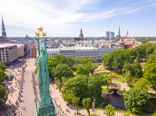 Mai 2018 Riga Lettonie Vue Aérienne Statue Liberté Milda Dans — Photo