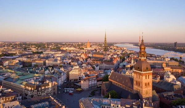 Increíble Vista Aérea Puesta Sol Sobre Casco Antiguo Riga Vecriga —  Fotos de Stock