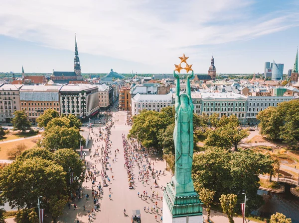 Mayo 2018 Riga Letonia Vista Aérea Estatua Libertad Milda Centro —  Fotos de Stock