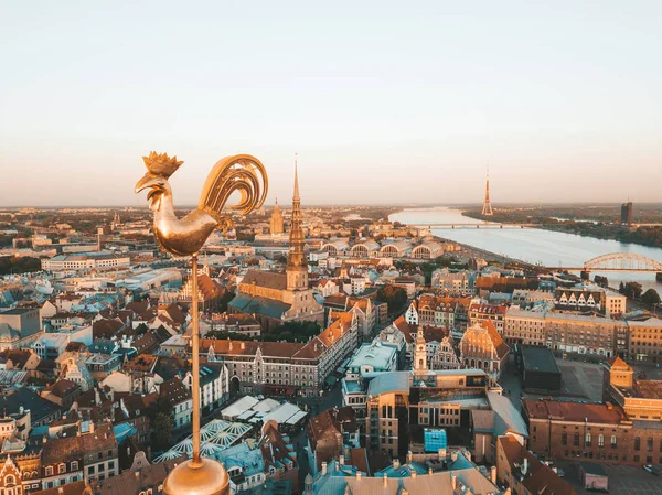 Atemberaubende Luftaufnahme Des Sonnenuntergangs Über Der Altstadt Von Riga Vecriga — Stockfoto
