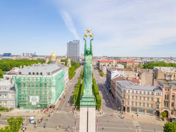 20 Mayıs 2018. Riga, Letonya. Anıtı Milda merkezi Riga Uluslararası Lattelecom maraton sırasında havadan görünümü.