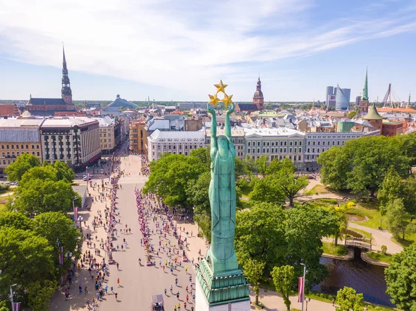 Mei 2018 Riga Letland Luchtfoto Van Statue Liberty Milda Het — Stockfoto