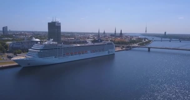 Riga Latvia Jun 2018 Gran Crucero Blanco Msc Orchestra Crucero — Vídeo de stock