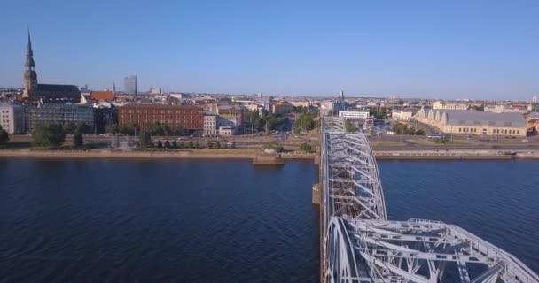 Riga Latvia Junio 2018 Puente Tren Sobre Río Daugava Riga — Vídeo de stock