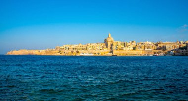 Denizden onun mimari Katedrali ile Valletta üzerinde göster