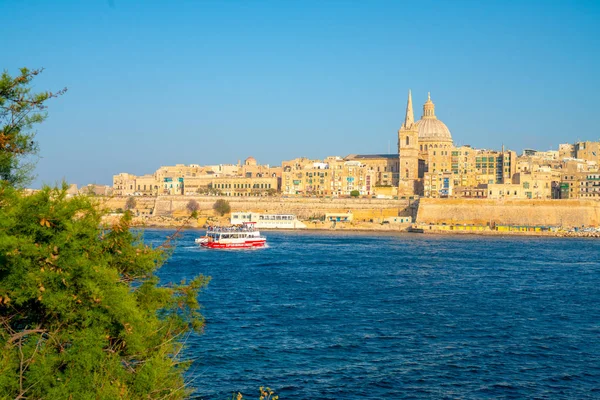 Bekijk Valletta Met Kathedraal Van Het Platform Van Zee — Stockfoto