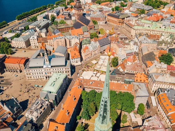 Riga ラトビアの鐘塔のサン ピエトロ大聖堂の航空写真 — ストック写真