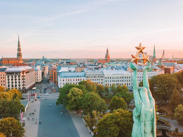 Junio 2018 Riga Letonia Hermosa Vista Aérea Estatua Libertad Milda — Foto de Stock
