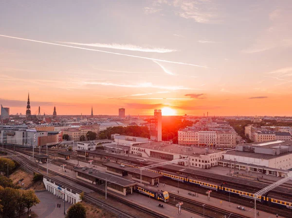 Juni 2018 Riga Letland Prachtige Zonsondergang Treinstation Midden Het Centrum — Stockfoto