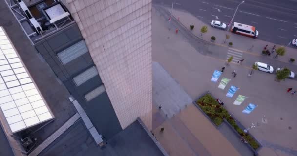 Vista Aerea Tramonto Della Torre Dell Orologio Vicino Centro Storico — Video Stock