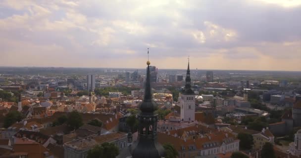 Niesamowity Widok Lotu Ptaka Tallinn Stare Miasto Pobliżu Rynku Głównego — Wideo stockowe