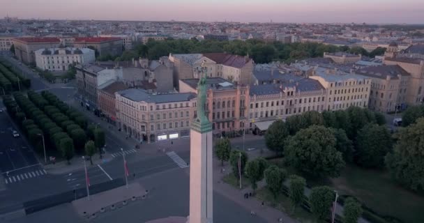 Vista Aérea Milda Estátua Liberdade Riga Olhadas Panorâmicas — Vídeo de Stock