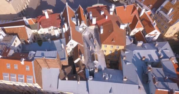 Geweldige Luchtfoto Tallinn Oude Stad Buurt Van Het Centrale Plein — Stockvideo