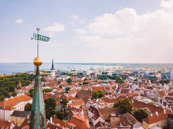 Légifelvételek Sok Régi Tallinn Old Town Csodálatos Házak Tenger Vár — Stock Fotó