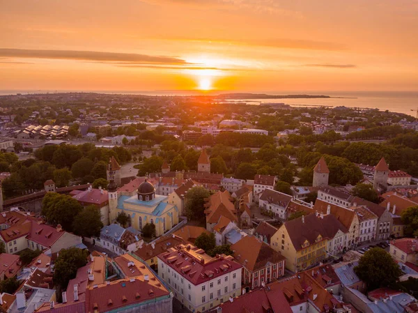 Beautiful Orange Sunset Old Town Tallinn Estonia Raekoja Plats Castle — Stock Photo, Image