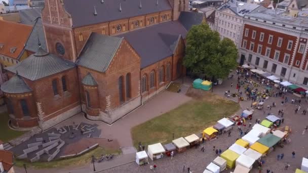 Mooie Luchtfoto Van Het Riga Oude Belangrijkste Stadsplein Domplein Met — Stockvideo