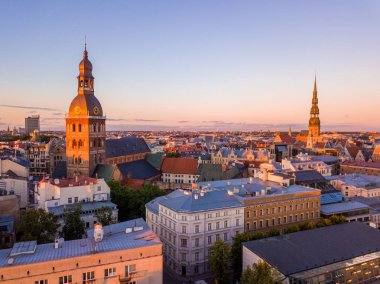 Büyülü günbatımı hava görünümünü sırasında 
