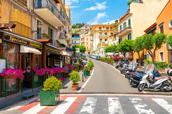 Julho 2018 Taormina Itália Cidade Velha Bonita Taormina Com Ruas — Fotografia de Stock