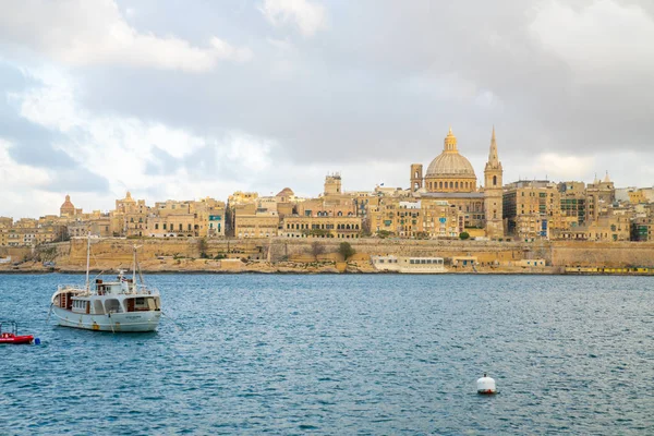 Panoramautsikt Över Valletta Silhuett Vackra Solnedgången Från Sliema Med Kyrkor — Stockfoto