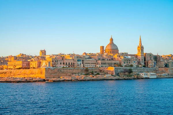 Panorámás Kilátással Valletta Városára Gyönyörű Naplemente Sliema Egyházakkal Szűzanya Mount — Stock Fotó