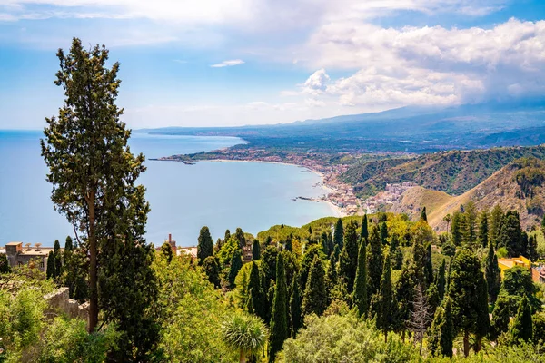 Bela Costa Ilha Italiana Com Falésias Praias Iates Luxo Perto — Fotografia de Stock