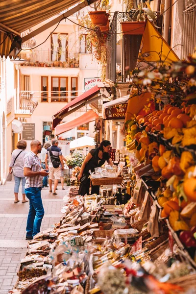 Juli 2018 Taormina Italien Erstaunliche Schöne Alte Italienische Stadt Mit — Stockfoto