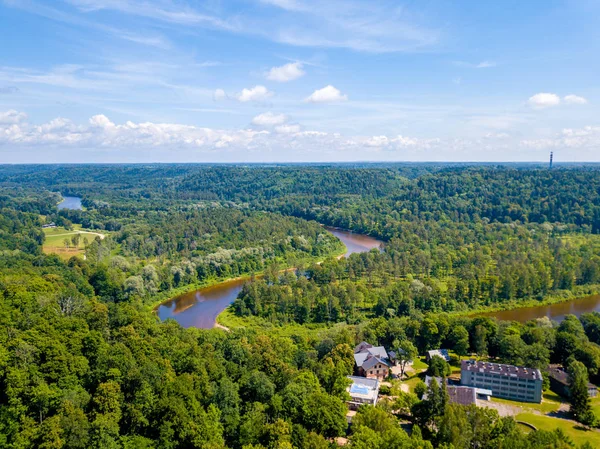 Letecký Pohled Města Sigulda Řeky Gauja Mostem Přes Něj Lanovkou — Stock fotografie