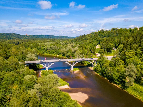 Veduta Aerea Della Città Sigulda Con Fiume Gauja Ponte Attraverso — Foto Stock