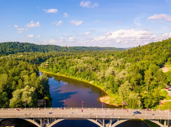 Veduta Aerea Della Città Sigulda Con Fiume Gauja Ponte Attraverso — Foto Stock