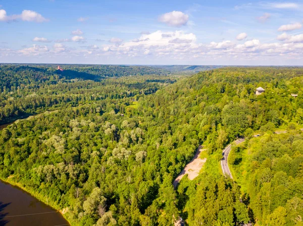 Letecký Pohled Města Sigulda Řeky Gauja Mostem Přes Něj Lanovkou — Stock fotografie