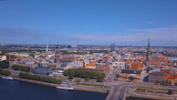 Hermosa Vista Aérea Sobre Ciudad Riga Con Casco Antiguo Río — Vídeo de stock