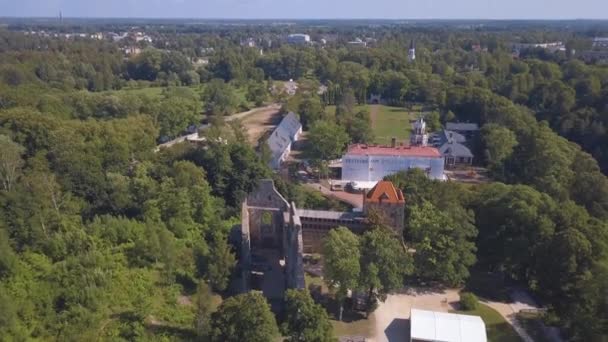 Vista Aérea Del Castillo Nuevo Sigulda Hermosa Naturaleza Letona — Vídeos de Stock