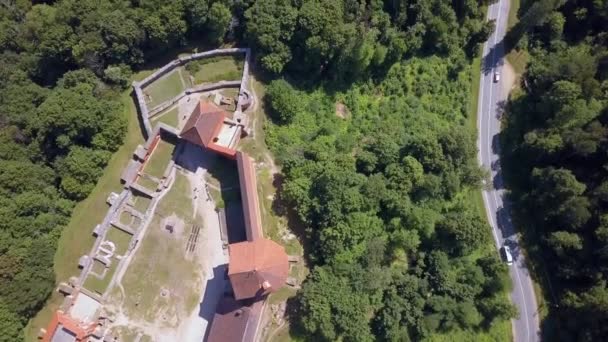 Vista Aérea Sigulda Com Castelo Turaides Enormes Florestas Verdes Ponte — Vídeo de Stock