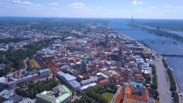 Schöne Luftaufnahme Über Riga Mit Altstadt Fluss Daugava Und Brücken — Stockvideo