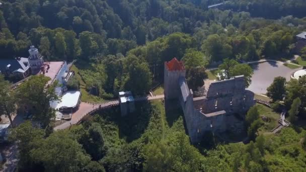 Vista Aérea Del Castillo Nuevo Sigulda Hermosa Naturaleza Letona — Vídeo de stock