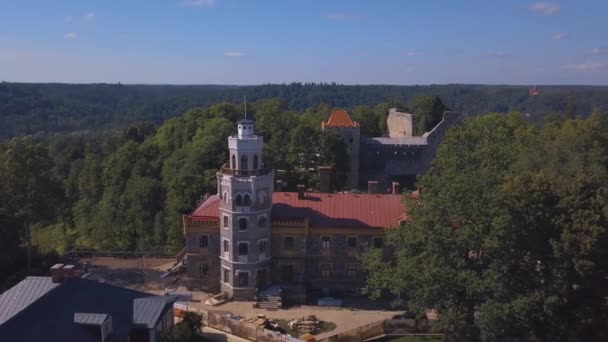 Widok Lotu Ptaka Nowego Zamku Sigulda Piękna Przyroda Łotwy — Wideo stockowe