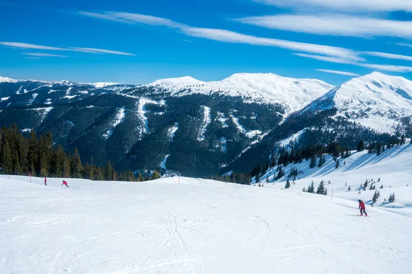 Hermosa Estación Esquí Medio Los Alpes Austríacos Cima Montaña — Foto de Stock