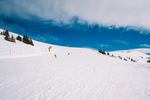 Hermosa Estación Esquí Medio Los Alpes Austríacos Cima Montaña —  Fotos de Stock