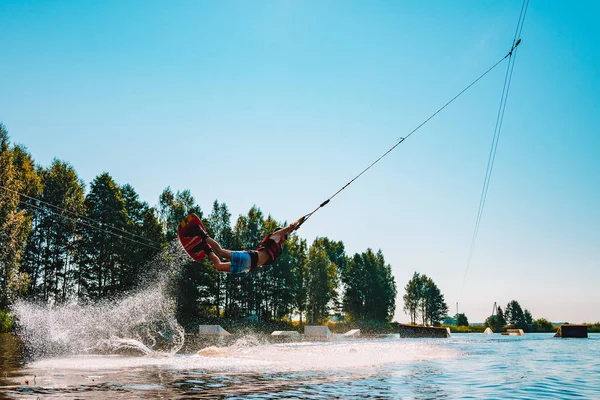 Marupe Lettland Juli 2018 Junger Mann Wakeboarding Auf Einem See — Stockfoto