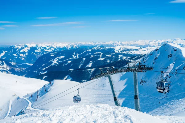 Esquí Izquierdas Teleféricos Estación Invierno Alpes Gente Que Esquiar Hacer — Foto de Stock