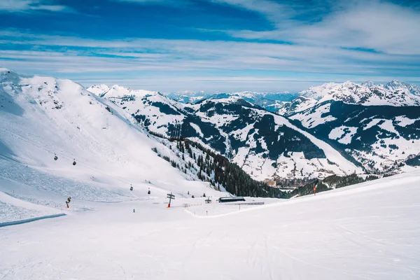 Hermosa Estación Esquí Medio Los Alpes Austríacos Cima Montaña — Foto de Stock