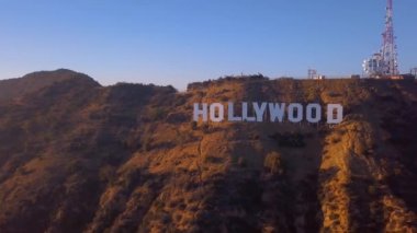 Hollywood, California - 24 Eylül 2018: Hava görünümünü dünyaca ünlü Simgesel Yapı Hollywood Sign üzerinde 24 Eylül 2018, Los Angeles, California.