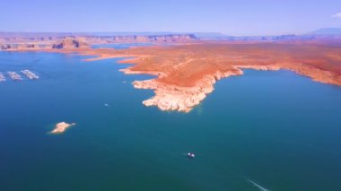 Havadan görünümü yukarıdan Lake Powell Nevada'da. Yakınındaki su jet ski ile Baraj Gölü nün güzel manzara.