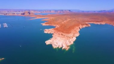 Havadan görünümü yukarıdan Lake Powell Nevada'da. Yakınındaki su jet ski ile Baraj Gölü nün güzel manzara.